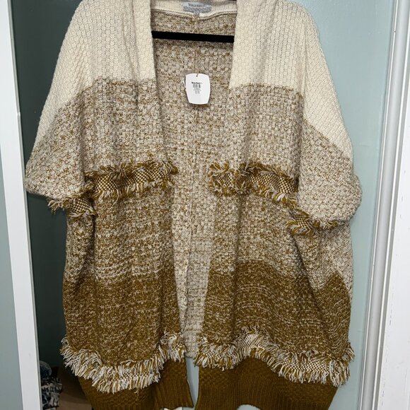 Woman's NWT World Market Sweater Like Poncho One Size - Picture 1 of 4